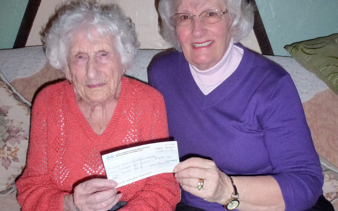 Centenarian raises over £400 for Hospice