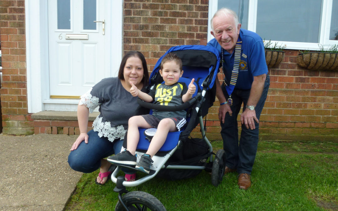 North Notts Lions donate buggy to local boy