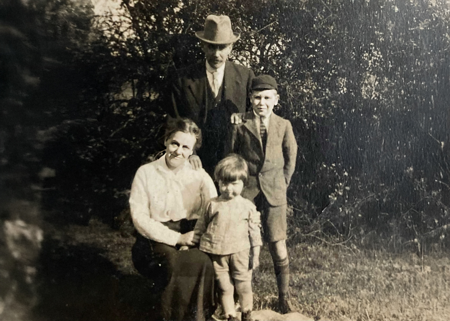 Family history course at Mansfield Library