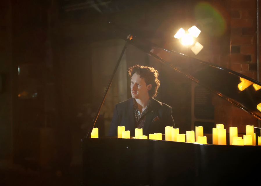 Ollerton Jubilee Hall to host unmissable candlelight concert featuring acclaimed musician